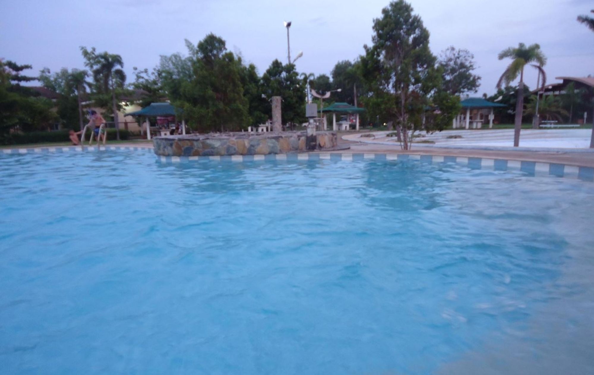 King'S Royale Hotel And Resort Bacolor Exterior photo